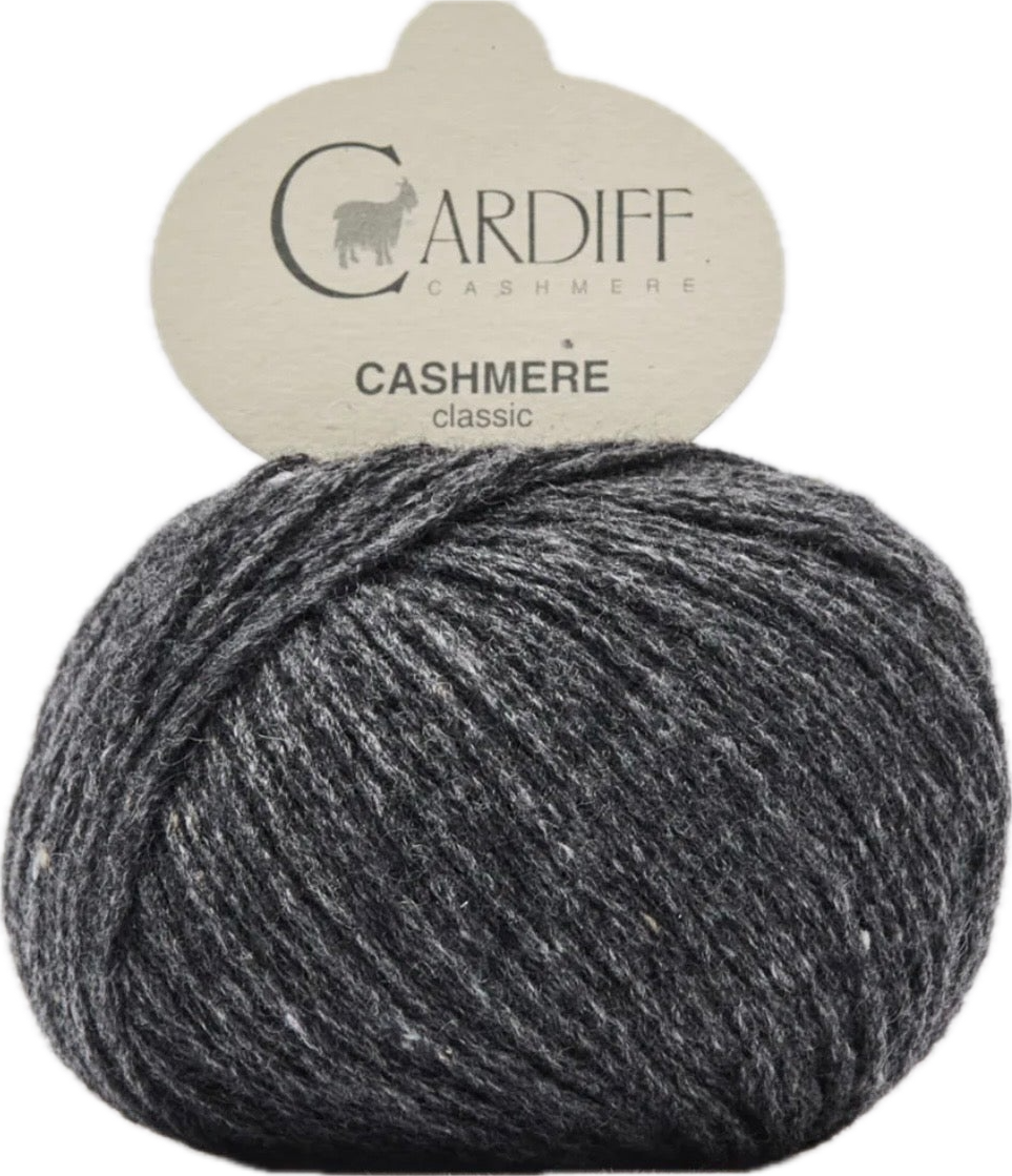 Cardiff Cashmere Classic ball, shade 320 (grey)