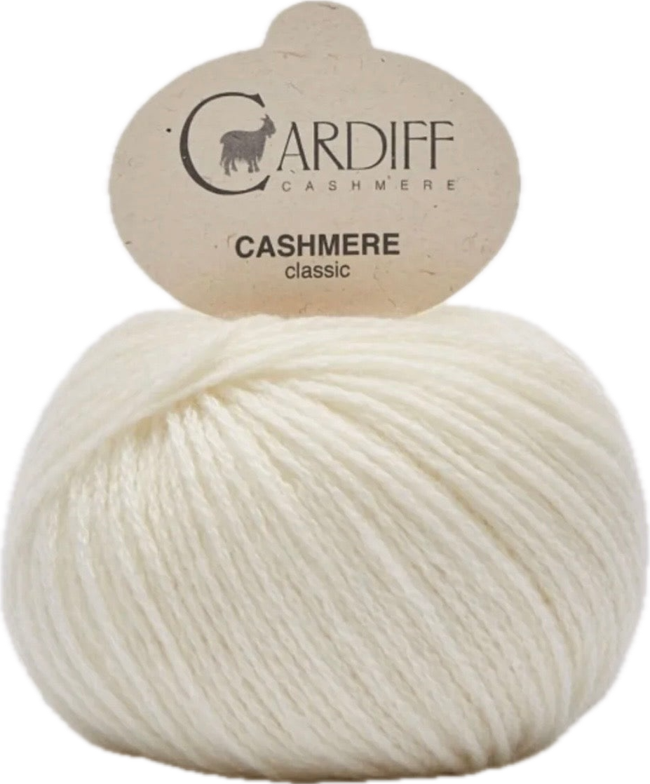 Cardiff Cashmere Classic ball, shade 501 (off-white)