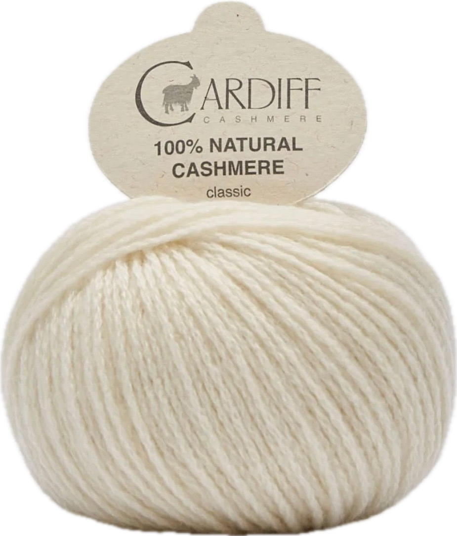 Cardiff Cashmere Classic ball, shade 599 (off-white)