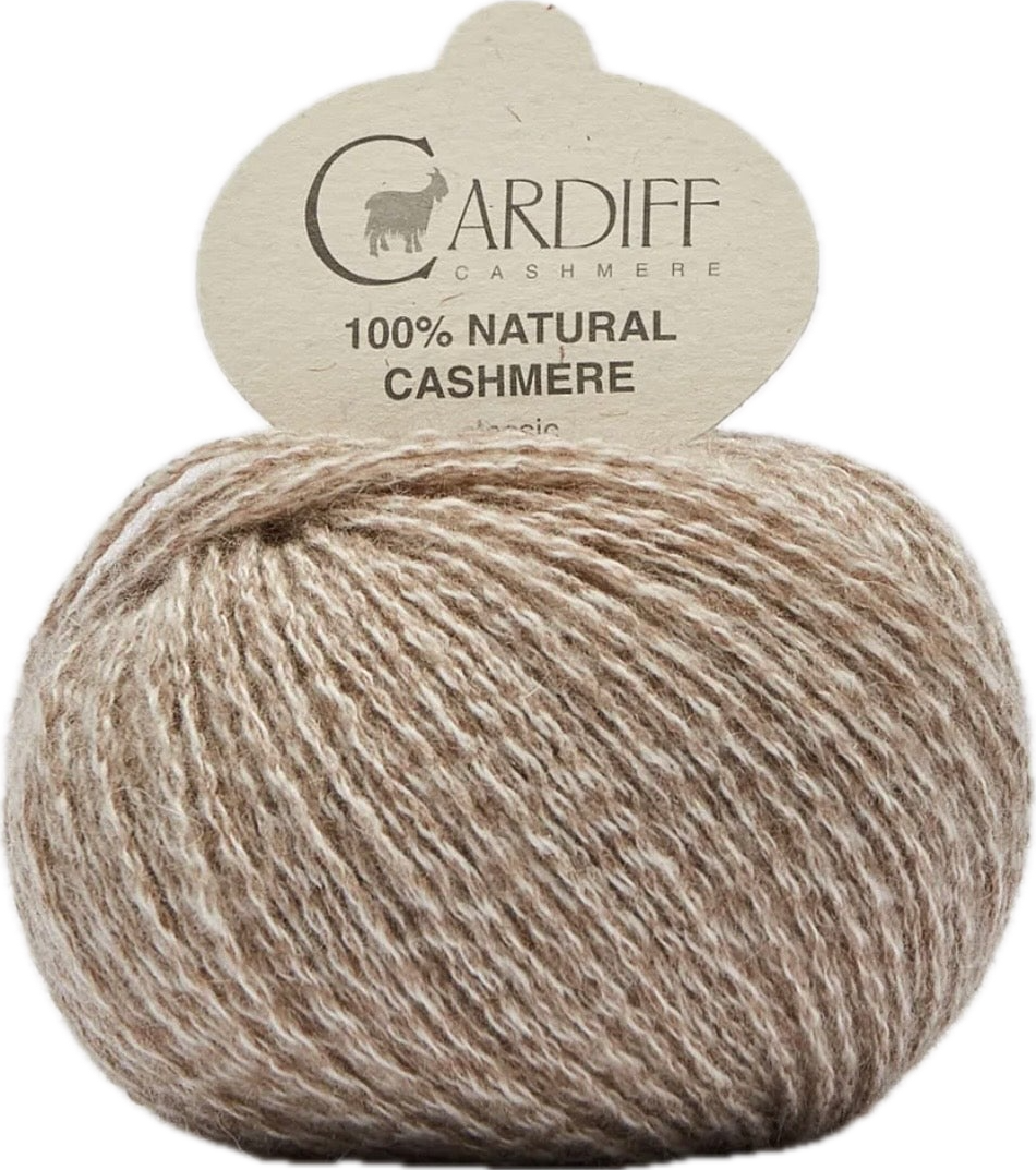Cardiff Cashmere Classic ball, shade 670 (beige)