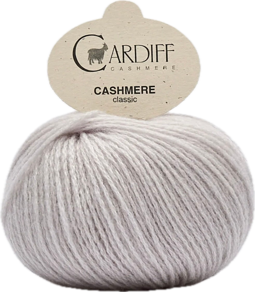 Cardiff Cashmere Classic ball, shade 671 (grey)