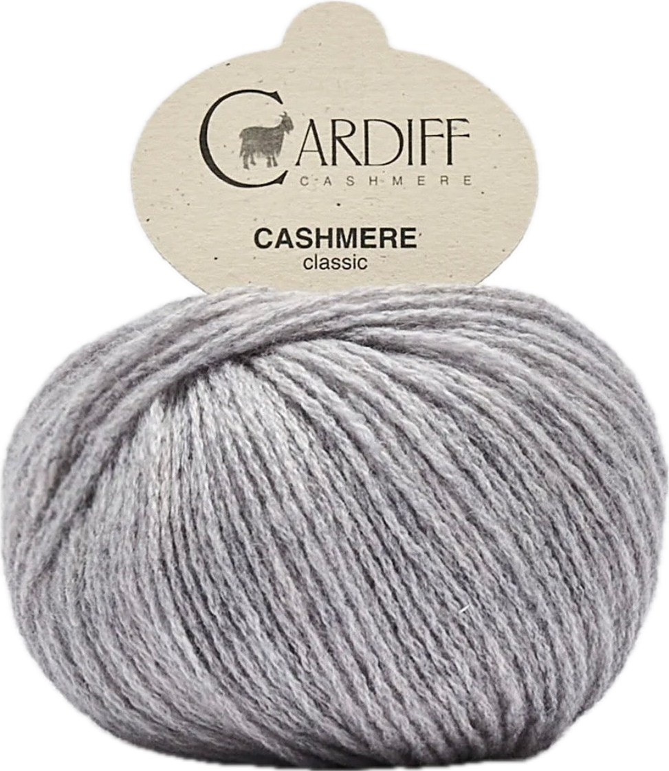 Cardiff Cashmere Classic ball, shade 685 (grey)