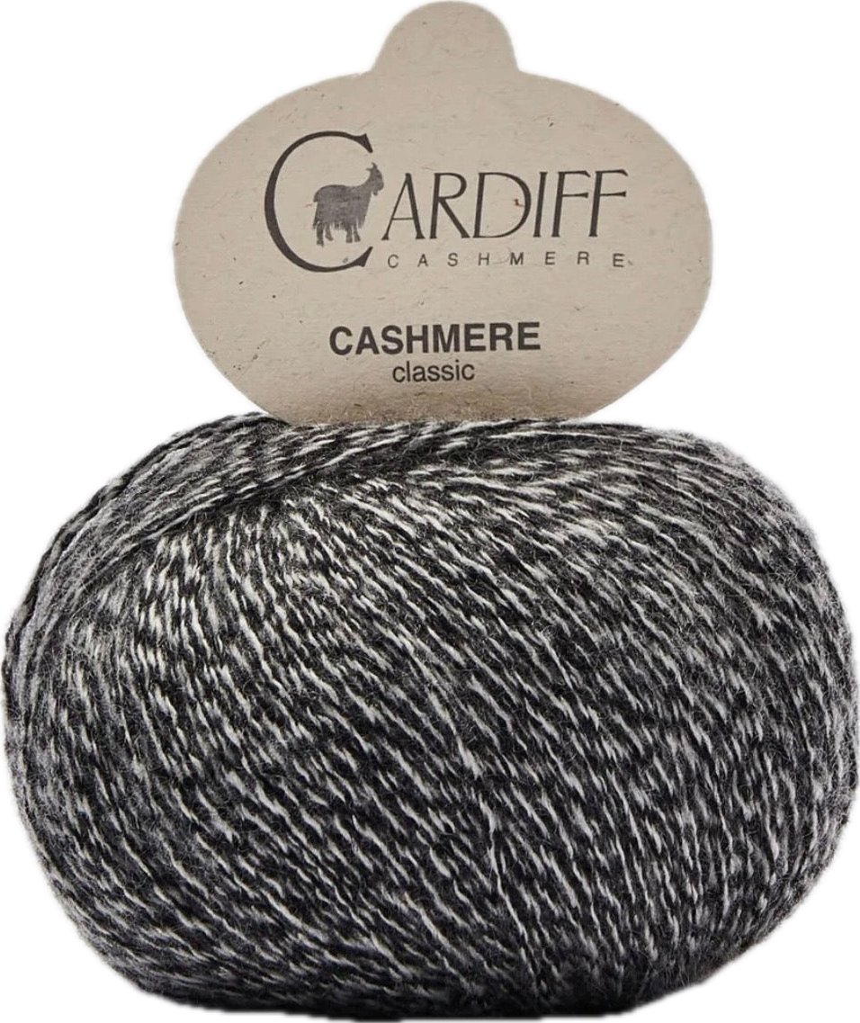 Cardiff Cashmere Classic ball, shade 690 (grey)