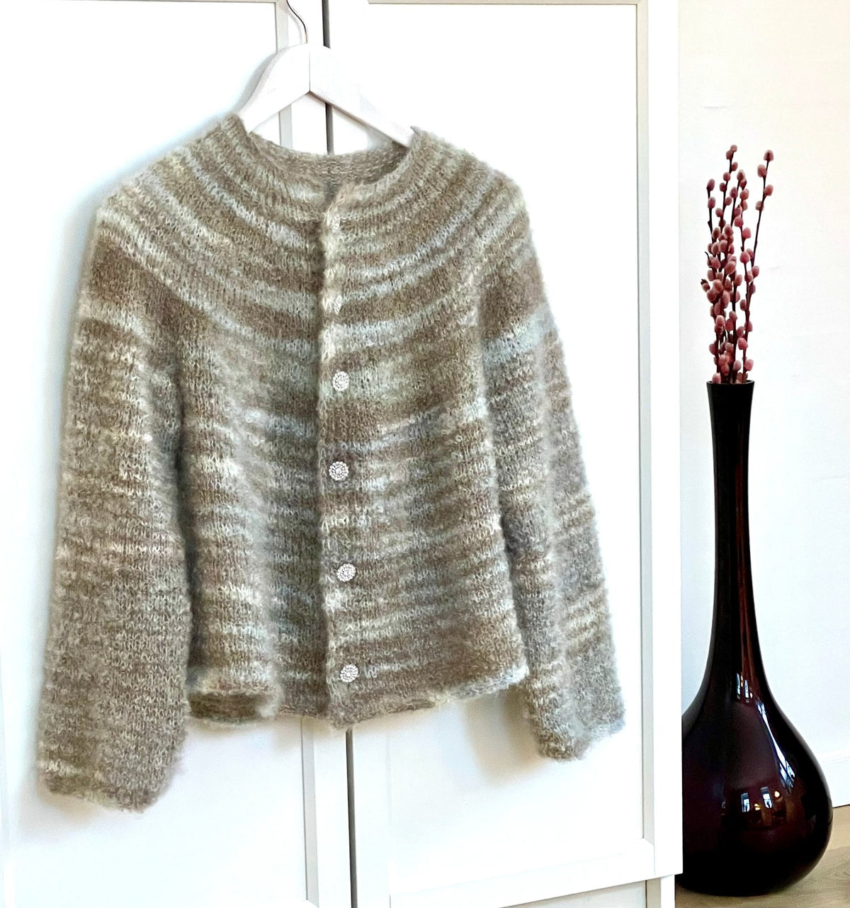 Seashell Jacket, knitting pattern by Garnstyrelsen